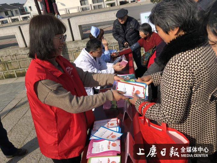 東關(guān)街道開展3.15國際消費(fèi)者權(quán)益日宣傳服務(wù)活動及市場調(diào)查